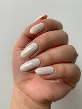 Load image into Gallery viewer, Shimmer Polish - Rich Auntie